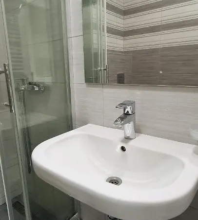 Grove Ii = Strict Centre