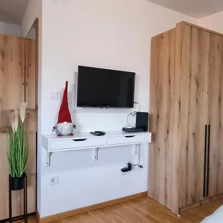 Grove Ii = Strict Centre * Nowy Sad