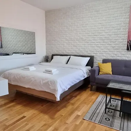 Grove Ii = Strict Centre Apartment Novi Sad