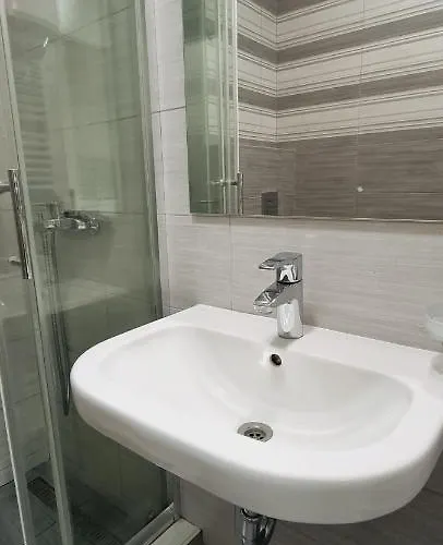 Grove Ii = Strict Centre